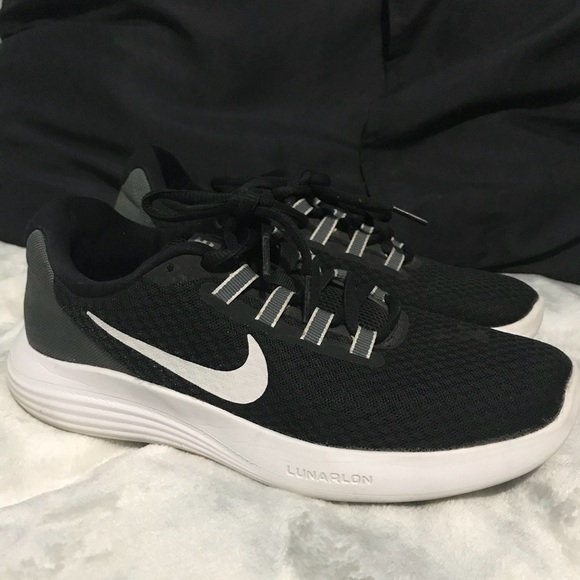 Women’s Nike black lunarlon tennis shoes - Picture 1 of 4